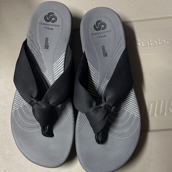 Cloudsteppers by Clarks Black and Gray Slip-On Sandals - Picture 1 of 7